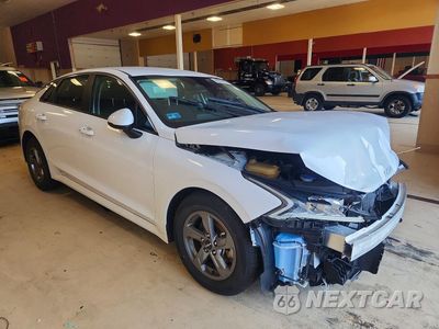 Czwarte zdjęcie samochodu z boku: 2023 KIA K5 LXS VIN:5XXG14J21PG203913 - miniatura