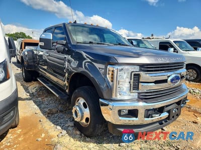Czwarte zdjęcie samochodu z boku: 2019 FORD F350 SUPER DUTY VIN:1FT8W3DTXKEF46429 - miniatura