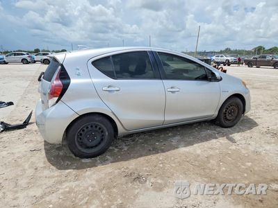 Trzecie zdjęcie samochodu z tyłu: 2016 TOYOTA PRIUS C TWO VIN:JTDKDTB39G1119823 - miniatura
