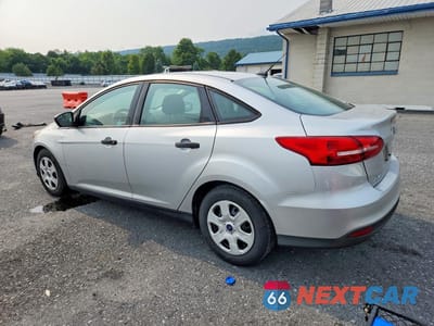 Drugie zdjęcie samochodu z przodu: 2017 FORD FOCUS S VIN:1FADP3E2XHL269230 - miniatura