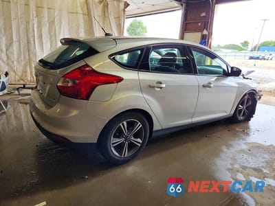 Trzecie zdjęcie samochodu z tyłu: 2014 FORD FOCUS SE VIN:1FADP3K21EL181943 - miniatura