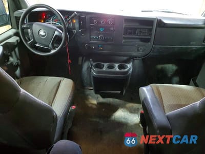 Zdjęcie 8 z 13 samochodu: 2008 CHEVROLET EXPRESS G3500 VIN:1GAHG39K681195170 - miniatura