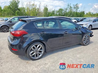 Trzecie zdjęcie samochodu z tyłu: 2016 KIA FORTE5 SX VIN:KNAFZ5A36G5590141 - miniatura