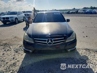 Piąte zdjęcie samochodu w środku: 2014 MERCEDES-BENZ C 250 VIN:WDDGF4HB5EA952090 - miniatura