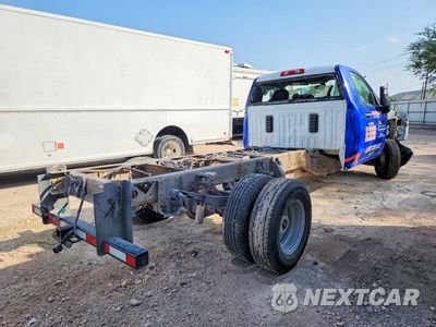 Trzecie zdjęcie samochodu z tyłu: 2021 CHEVROLET SILVERADO K3500 VIN:1GB3YSE76MF214716 - miniatura