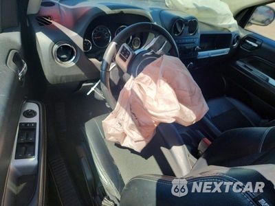 Zdjęcie 8 z 12 samochodu: 2016 JEEP COMPASS LATITUDE VIN:1C4NJCEA9GD744219 - miniatura