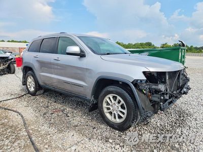 Czwarte zdjęcie samochodu z boku: 2018 JEEP GRAND CHEROKEE LAREDO VIN:1C4RJEAG1JC412361 - miniatura