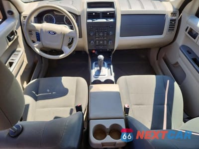 Zdjęcie 8 z 13 samochodu: 2011 FORD ESCAPE XLS VIN:1FMCU0C76BKB33374 - miniatura