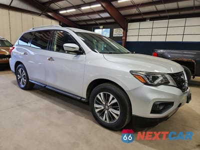 Czwarte zdjęcie samochodu z boku: 2017 NISSAN PATHFINDER SV VIN:5N1DR2MM1HC670100 - miniatura