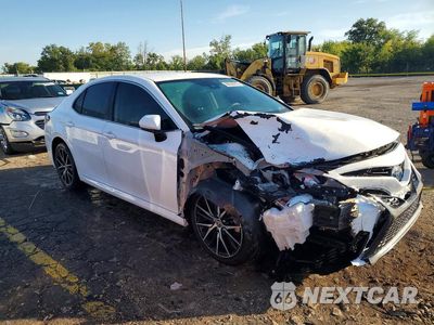 Czwarte zdjęcie samochodu z boku: 2023 TOYOTA CAMRY LE VIN:4T1C31AKXPU608908 - miniatura