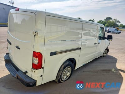 Trzecie zdjęcie samochodu z tyłu: 2020 NISSAN NV 1500 SV VIN:1N6BF0KM9LN802722 - miniatura