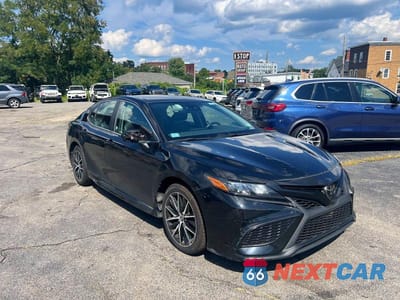 Czwarte zdjęcie samochodu z boku: 2021 TOYOTA CAMRY SE VIN:4T1G11AKXMU589392 - miniatura