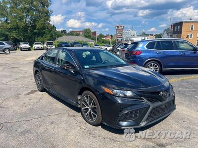 Czwarte zdjęcie samochodu z boku: 2021 TOYOTA CAMRY SE VIN:4T1G11AKXMU589392 - miniatura