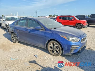 Czwarte zdjęcie samochodu z boku: 2020 KIA FORTE LXS VIN:3KPF24AD1LE255376 - miniatura