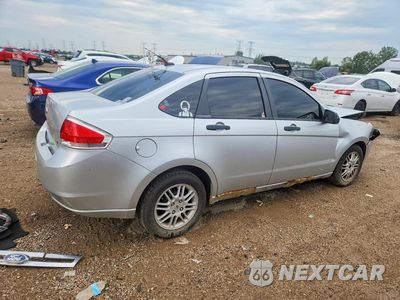 Trzecie zdjęcie samochodu z tyłu: 2010 FORD FOCUS SE VIN:1FAHP3FN8AW192548 - miniatura