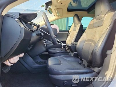 Zdjęcie 7 z 13 samochodu: 2014 TESLA MODEL S VIN:5YJSA1H11EFP46393 - miniatura