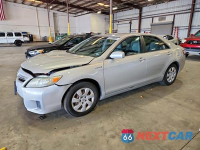 2011 TOYOTA CAMRY HYBRID 4T1BB3EK1BU142010 - główne zdjęcie licytacji z USA - miniatura