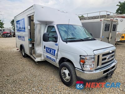 Czwarte zdjęcie samochodu z boku: 2024 FORD E350 DELIVERY TRUCK VIN:1FDWE3FNXRDD02381 - miniatura