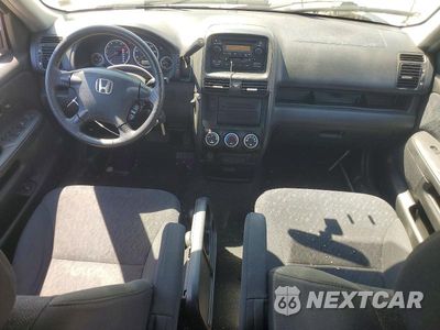 Zdjęcie 8 z 13 samochodu: 2005 HONDA CR-V LX VIN:SHSRD78555U339360 - miniatura