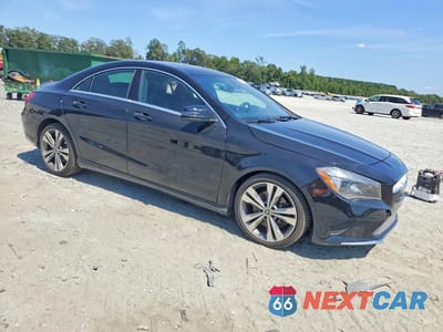 Czwarte zdjęcie samochodu z boku: 2019 MERCEDES-BENZ CLA 250 4MATIC VIN:WDDSJ4GB6KN723982 - miniatura