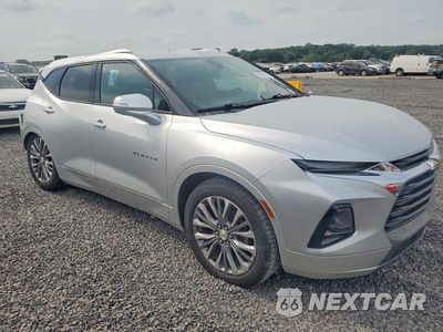 Czwarte zdjęcie samochodu z boku: 2019 CHEVROLET BLAZER PREMIER VIN:3GNKBFRS0KS657085 - miniatura