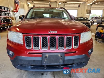 Piąte zdjęcie samochodu w środku: 2012 JEEP COMPASS LATITUDE VIN:1C4NJDEB3CD572911 - miniatura
