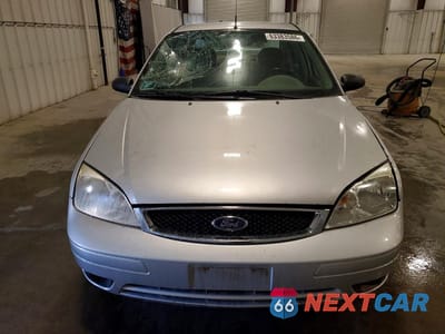 Piąte zdjęcie samochodu w środku: 2005 FORD FOCUS ZX4 VIN:1FAFP34N45W295207 - miniatura