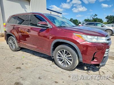 Czwarte zdjęcie samochodu z boku: 2018 TOYOTA HIGHLANDER XLE VIN:5TDKZRFH9JS277390 - miniatura