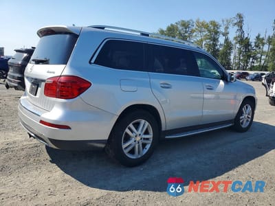 Trzecie zdjęcie samochodu z tyłu: 2015 MERCEDES-BENZ GL 450 4MATIC VIN:4JGDF6EE2FA597318 - miniatura
