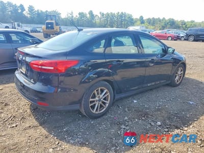 Trzecie zdjęcie samochodu z tyłu: 2018 FORD FOCUS SE VIN:1FADP3FE5JL209466 - miniatura