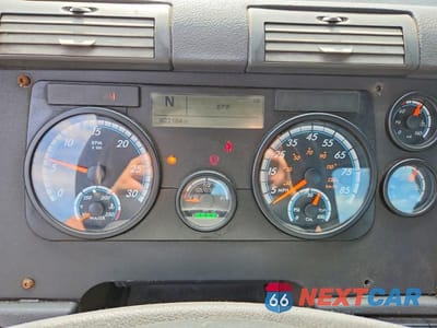 Zdjęcie 9 z 12 samochodu: 2017 FREIGHTLINER CASCADIA 113 SEMI TRUCK VIN:1FUBGBDV0HLHH2540 - miniatura