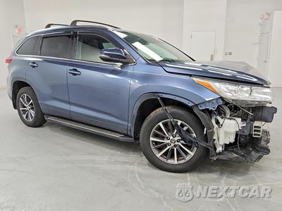 Czwarte zdjęcie samochodu z boku: 2019 TOYOTA HIGHLANDER XLE VIN:5TDJZRFH7KS936466 - miniatura
