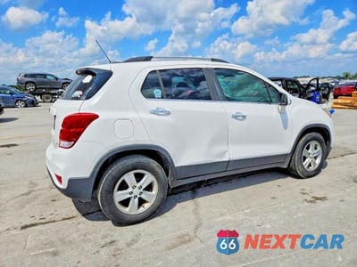 Trzecie zdjęcie samochodu z tyłu: 2019 CHEVROLET TRAX 1LT VIN:3GNCJLSB7KL123706 - miniatura