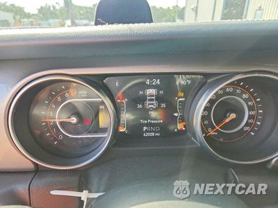 Zdjęcie 9 z 12 samochodu: 2018 JEEP WRANGLER UNLIMITED SAHARA VIN:1C4HJXEG7JW323443 - miniatura