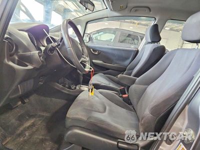 Zdjęcie 7 z 13 samochodu: 2010 HONDA FIT SPORT VIN:JHMGE8H42AC003972 - miniatura