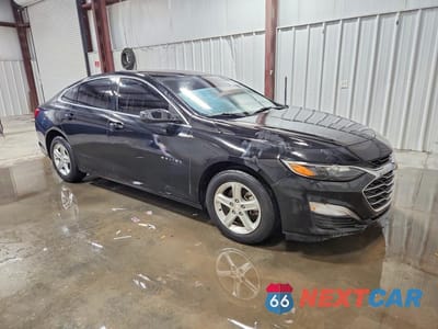 Czwarte zdjęcie samochodu z boku: 2021 CHEVROLET MALIBU LS VIN:1G1ZB5ST5MF016857 - miniatura