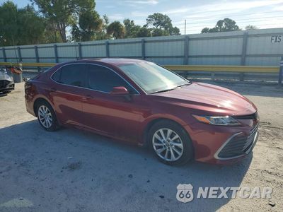 Czwarte zdjęcie samochodu z boku: 2022 TOYOTA CAMRY LE VIN:4T1C11AK1NU045394 - miniatura
