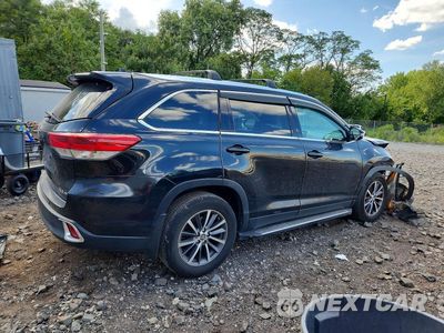 Trzecie zdjęcie samochodu z tyłu: 2019 TOYOTA HIGHLANDER XLE VIN:5TDJZRFH4KS624508 - miniatura