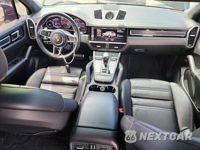 Zdjęcie 8 z 13 samochodu: 2021 PORSCHE CAYENNE GTS VIN:WP1AG2AY8MDA33146 - miniatura