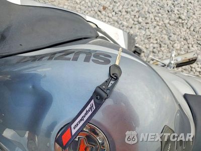Zdjęcie 8 z 9 samochodu: 2006 SUZUKI GSX1300 R VIN:JS1GW71A762103677 - miniatura