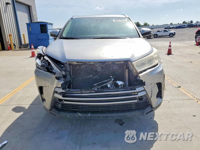 Piąte zdjęcie samochodu w środku: 2018 TOYOTA HIGHLANDER XLE VIN:5TDKZRFH5JS537218 - miniatura
