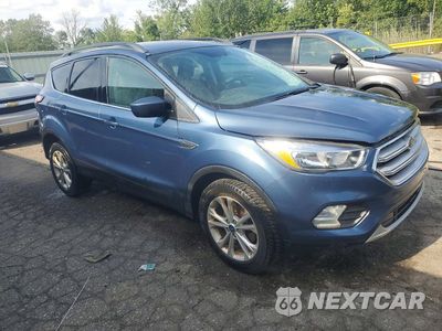 Czwarte zdjęcie samochodu z boku: 2018 FORD ESCAPE SE VIN:1FMCU0GD2JUC69570 - miniatura