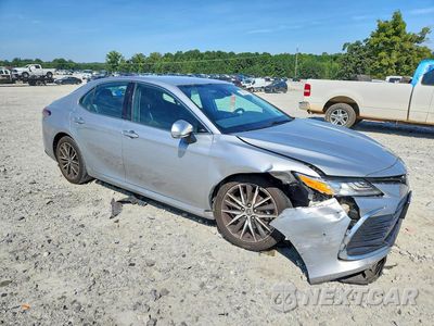 Czwarte zdjęcie samochodu z boku: 2021 TOYOTA CAMRY XLE VIN:4T1F11AK4MU421257 - miniatura