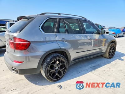 Trzecie zdjęcie samochodu z tyłu: 2013 BMW X5 XDRIVE50I VIN:5UXZV8C51D0C16672 - miniatura