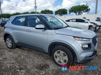 Czwarte zdjęcie samochodu z boku: 2020 HYUNDAI VENUE SE VIN:KMHRB8A37LU032641 - miniatura