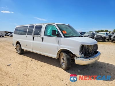 Czwarte zdjęcie samochodu z boku: 2019 CHEVROLET EXPRESS G3500 LT VIN:1GAZGPFG9K1220257 - miniatura