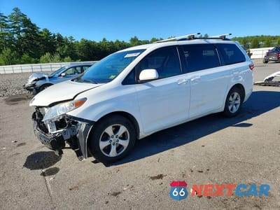 2017 TOYOTA SIENNA LE 5TDKZ3DC8HS875601 - główne zdjęcie licytacji z USA - miniatura