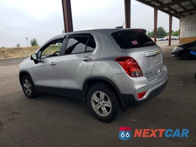 Drugie zdjęcie samochodu z przodu: 2020 CHEVROLET TRAX LS VIN:3GNCJNSB1LL329939 - miniatura