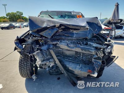 Piąte zdjęcie samochodu w środku: 2021 TOYOTA 4RUNNER SR5 PREMIUM VIN:JTEFU5JR1M5231387 - miniatura