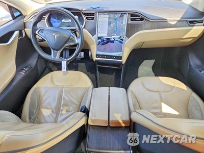 Zdjęcie 8 z 12 samochodu: 2013 TESLA MODEL S VIN:5YJSA1DP2DFP16408 - miniatura